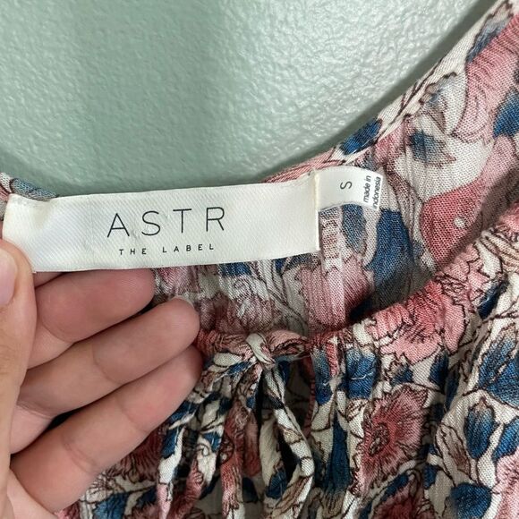 ASTR the Label Cold Shoulder Pink Blue Floral Boho Summer Romper SZ S - Picture 3 of 8